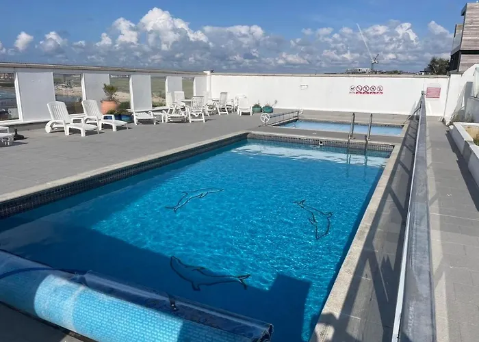 Newquay Fistral Beach View With Pool